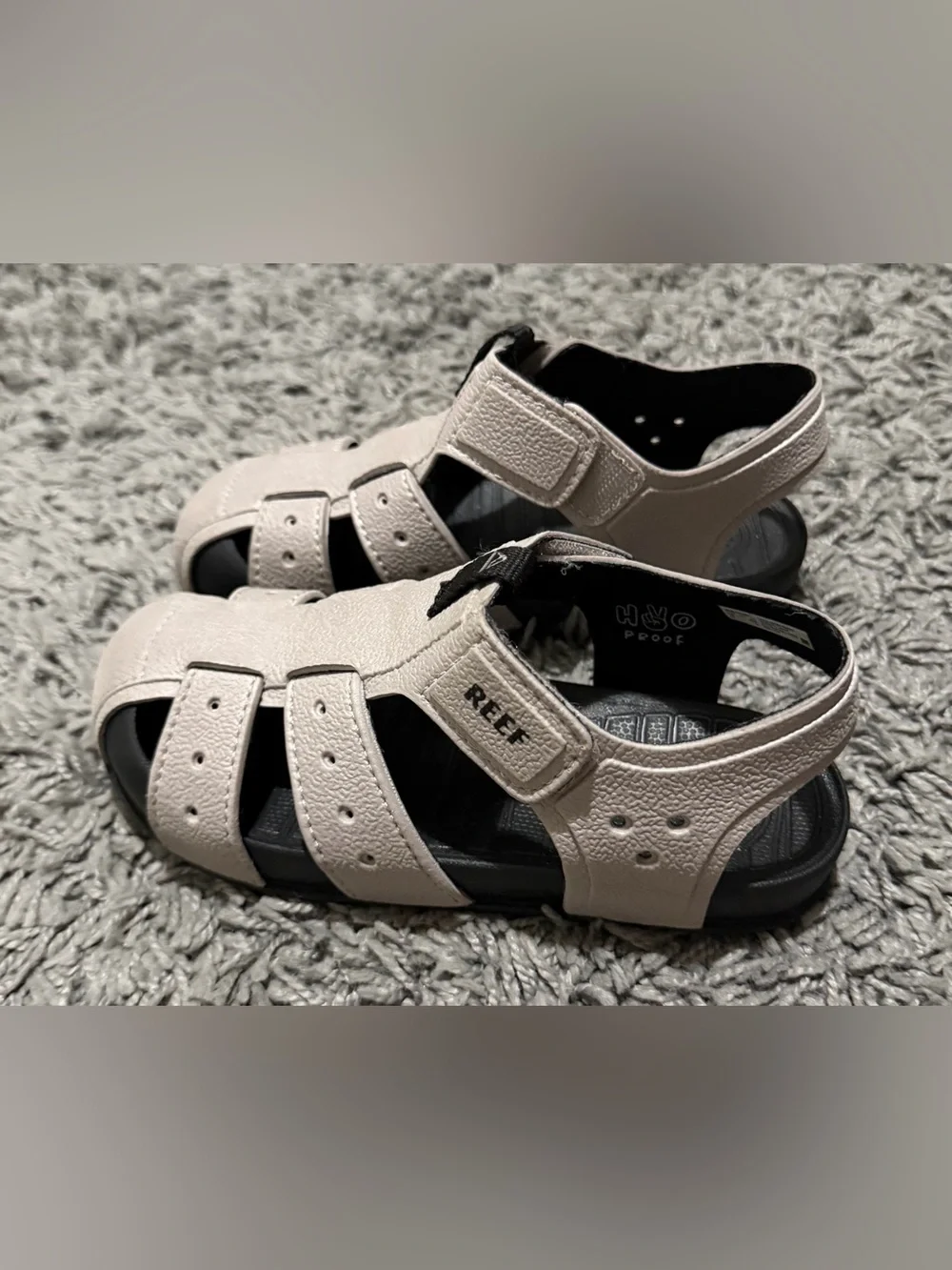 Reef- **Never Worn** Kids Beige and Black Sport Fisherman Sandals